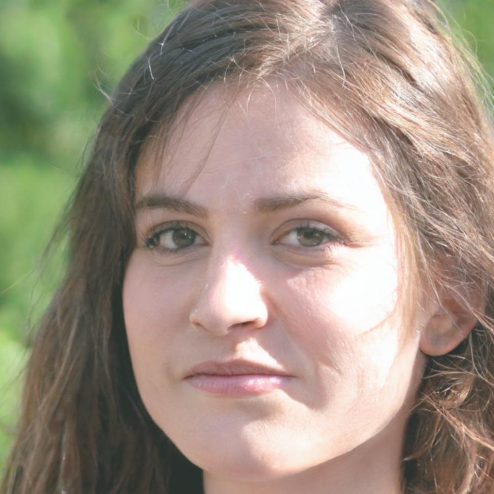 Portrait de Marie Dubois, Directrice Pédagogique chez plexvorythagency